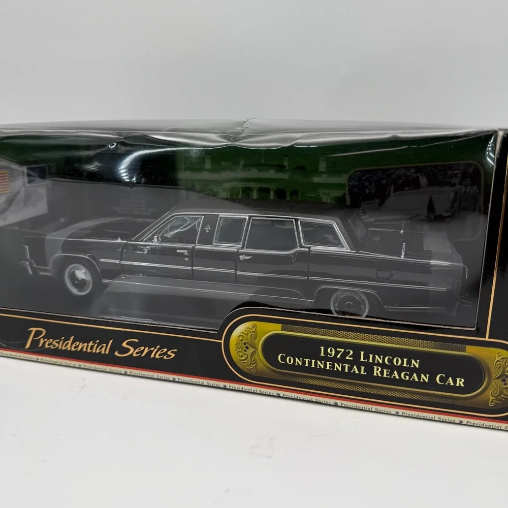 YAT MING Road Signature Presidential Series 1972 Lincoln Continental Reagan Car